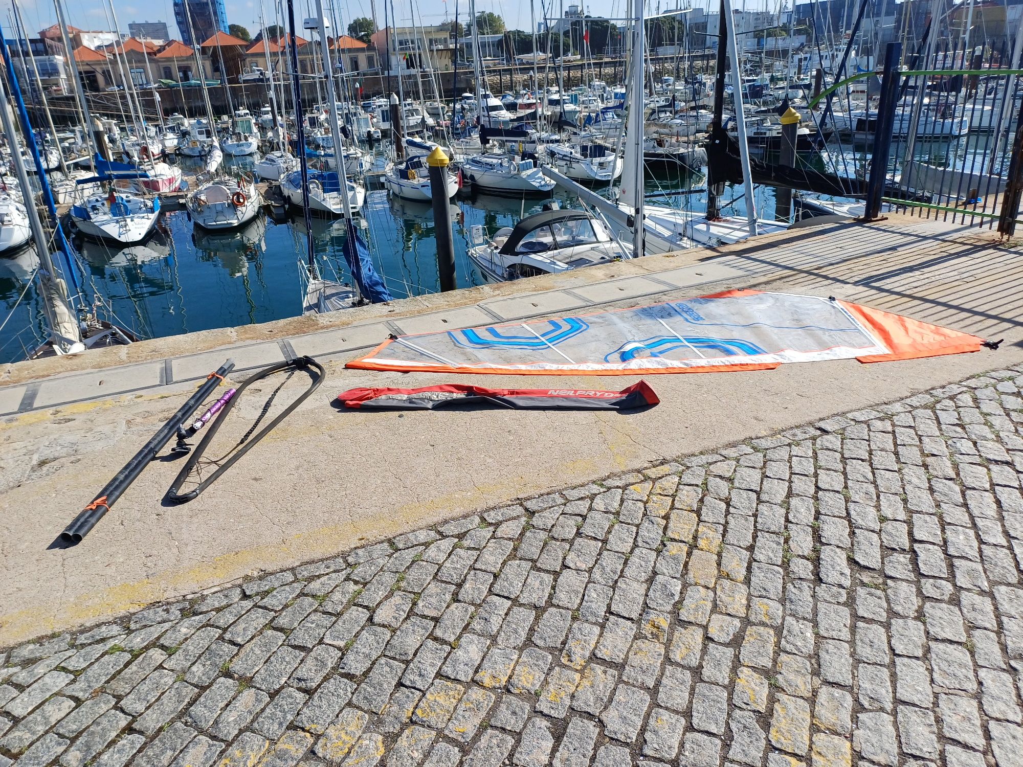 Masto, base, vela e retranca de Windsurf, tudo pelo valor anunciado