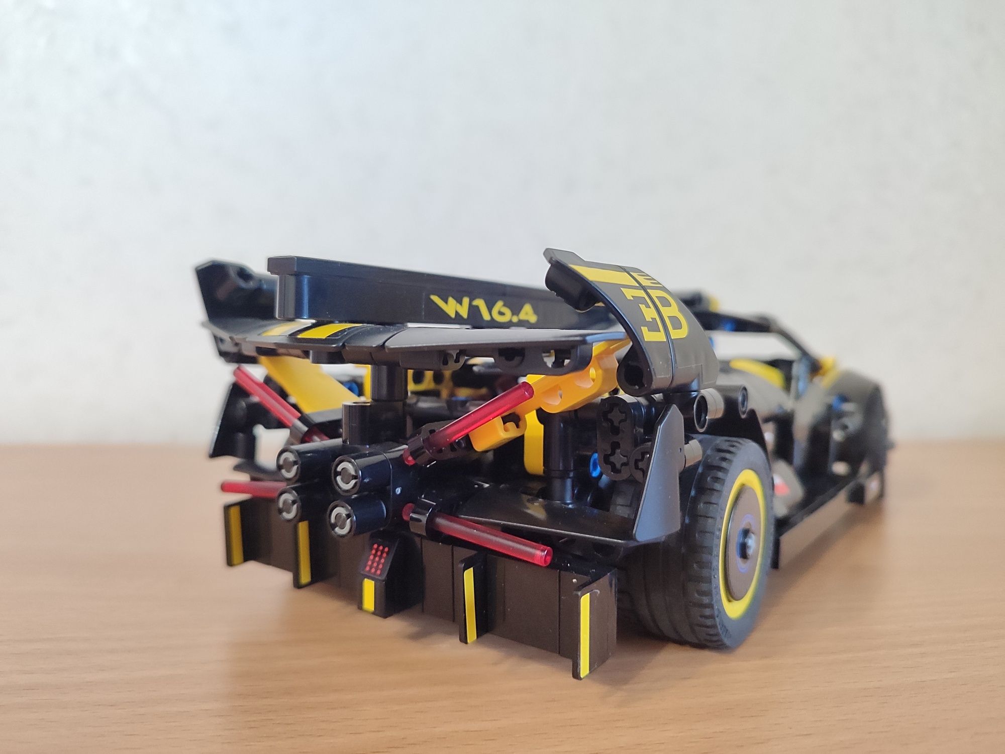 Lego Technic 42151 Bugatti Bolide Лего Техник