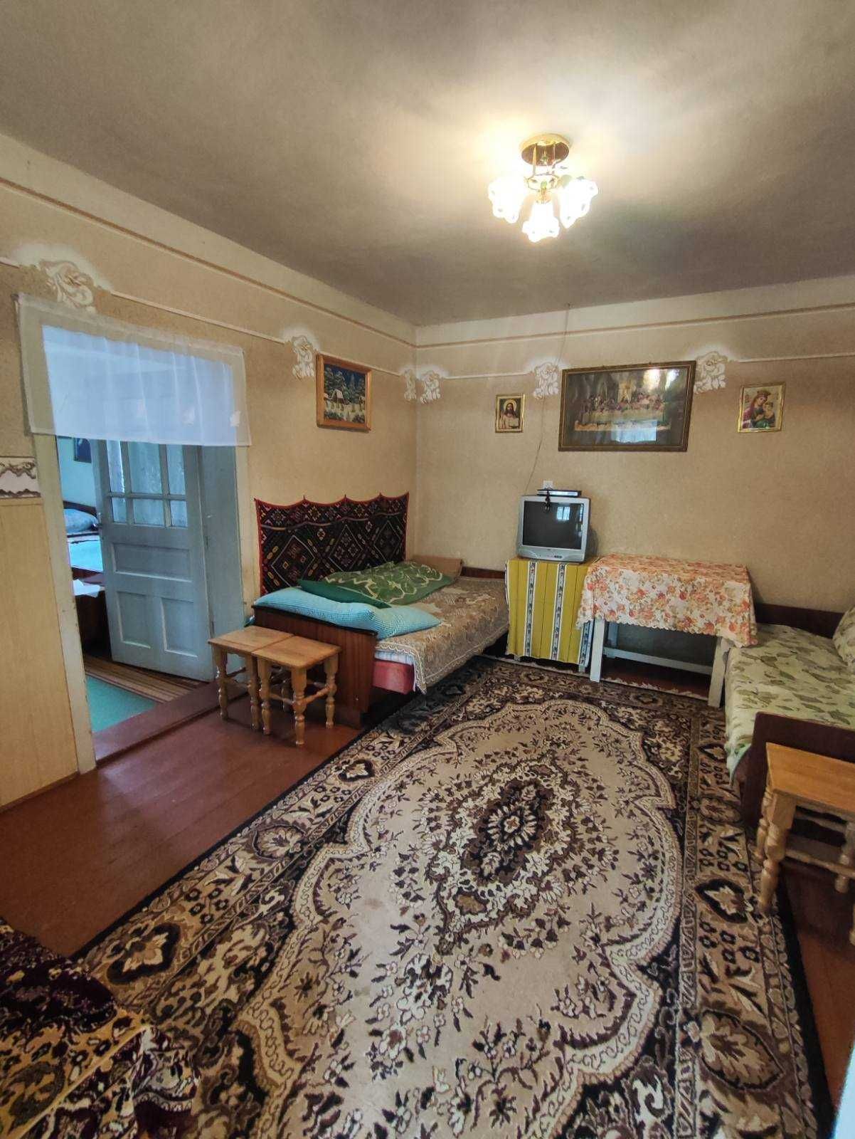 Продається доглянутий цегляний будинок в центрі с. Ірлява
