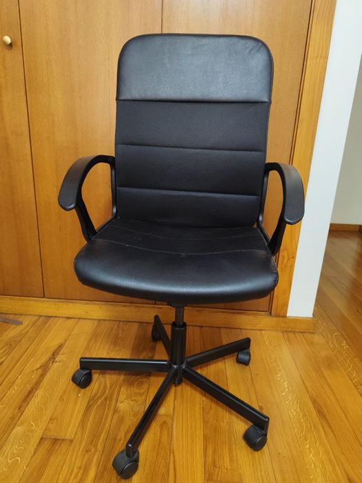Cadeira de escritório com rodas