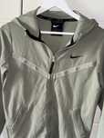 Bluza dla chlopca oliwkowa nike 147-158 cm