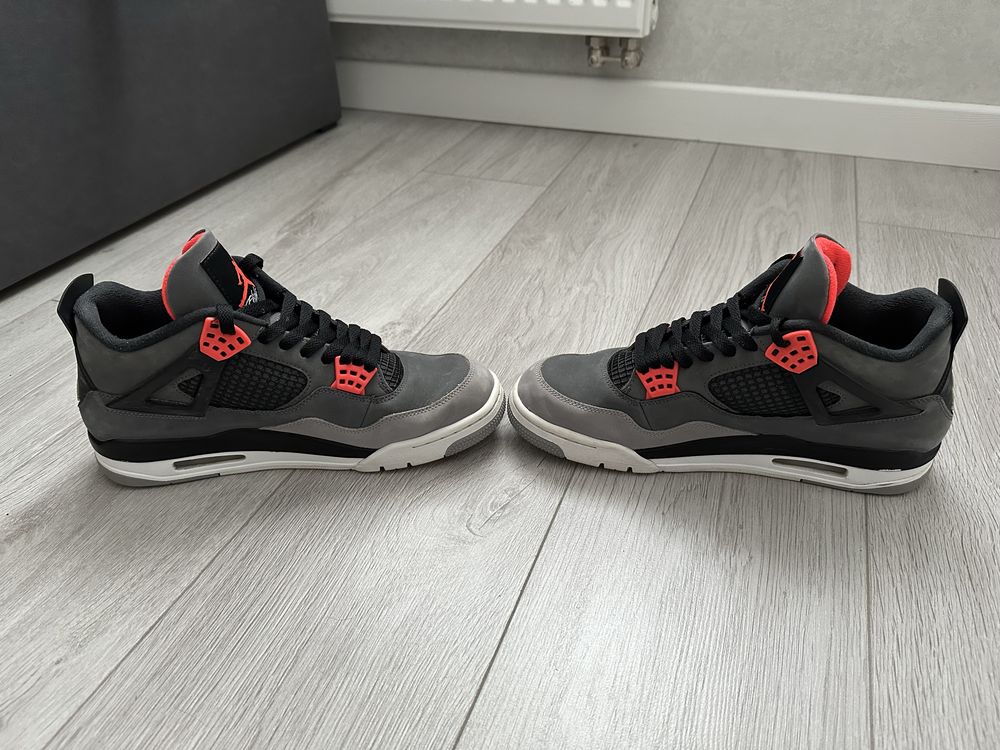 кроссовки Jordan 4