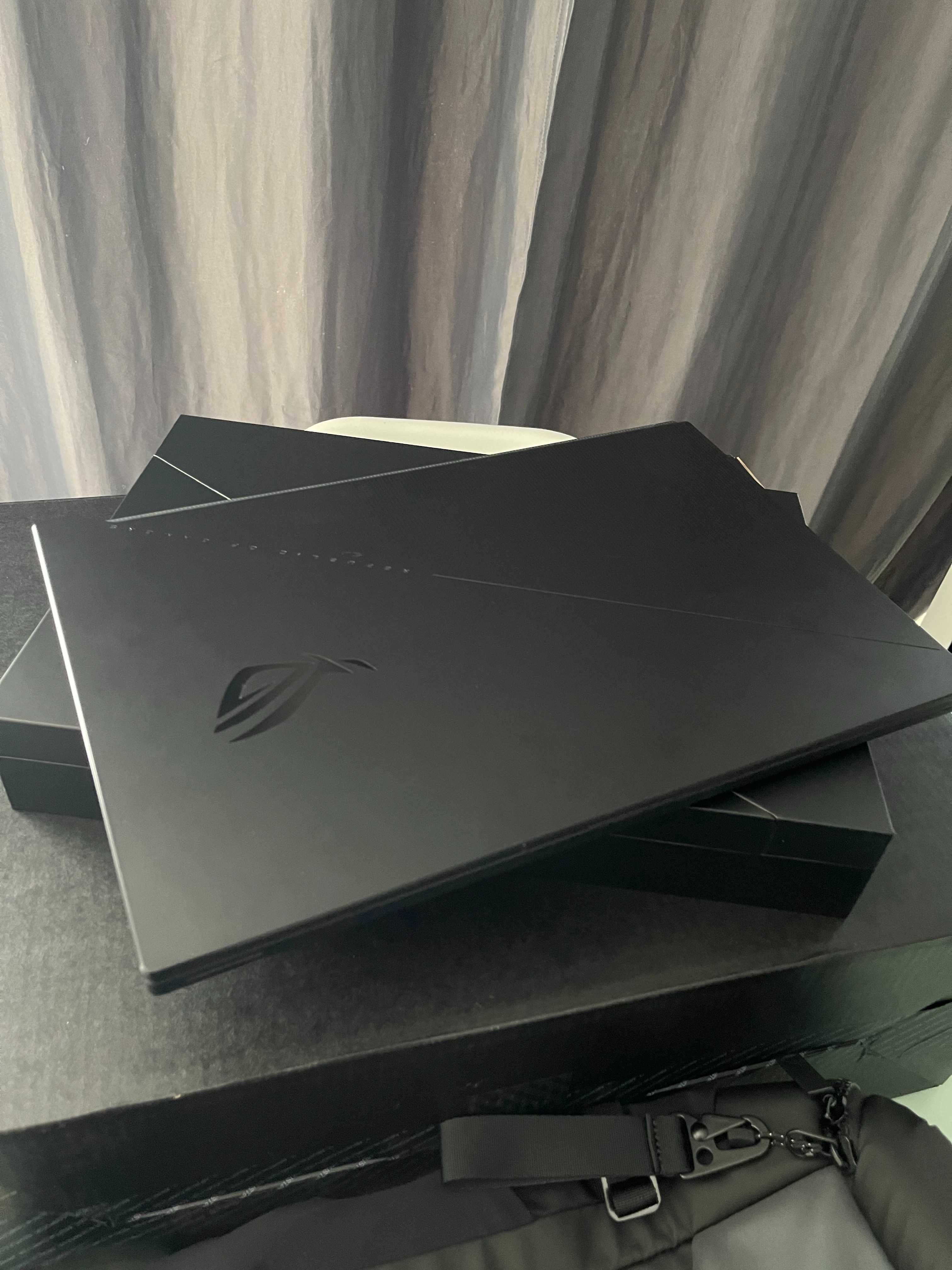 ASUS ZEPHYRUS S17 - GX703HM 17" - Como novo