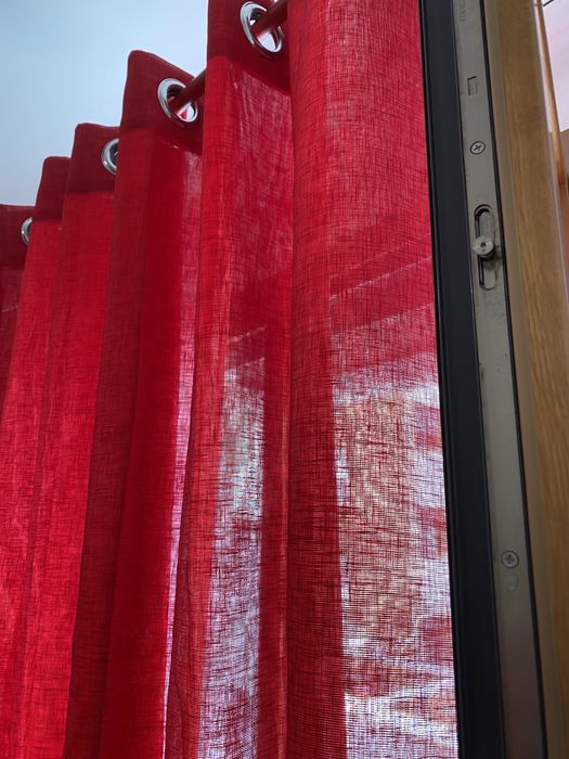 Cortinados vermelhos