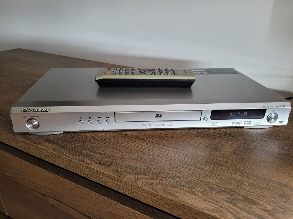 Dual - DVD MS 110 wieża + kolumny Eltax . Płyty Kasety . Sprzęt AV .