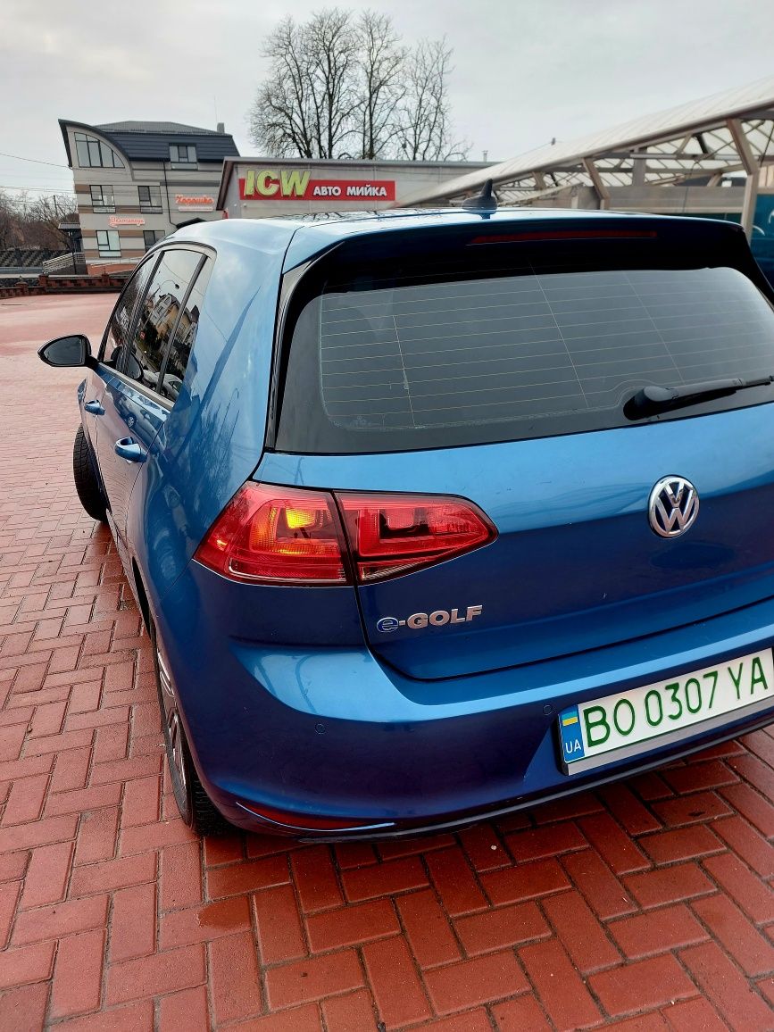 Volkswagen eGolf 2015 Фольксваген е Гольф