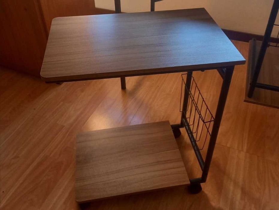 2 Mesas de apoio com rodas 35€