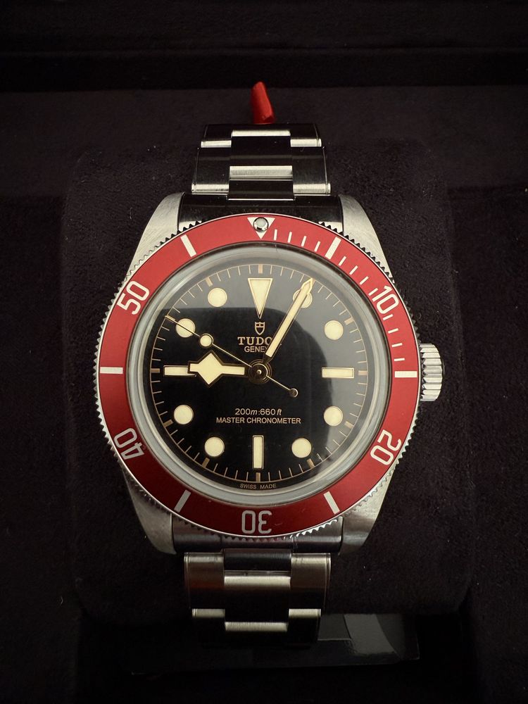 Tudor Black Bay Burgundy 41mm - Master Chronometer - Novo - FULL SET