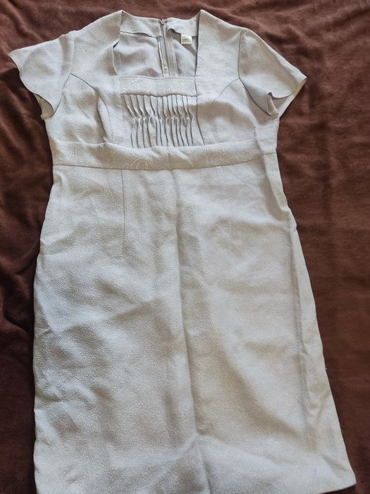 Віддам нові жіночі плаття