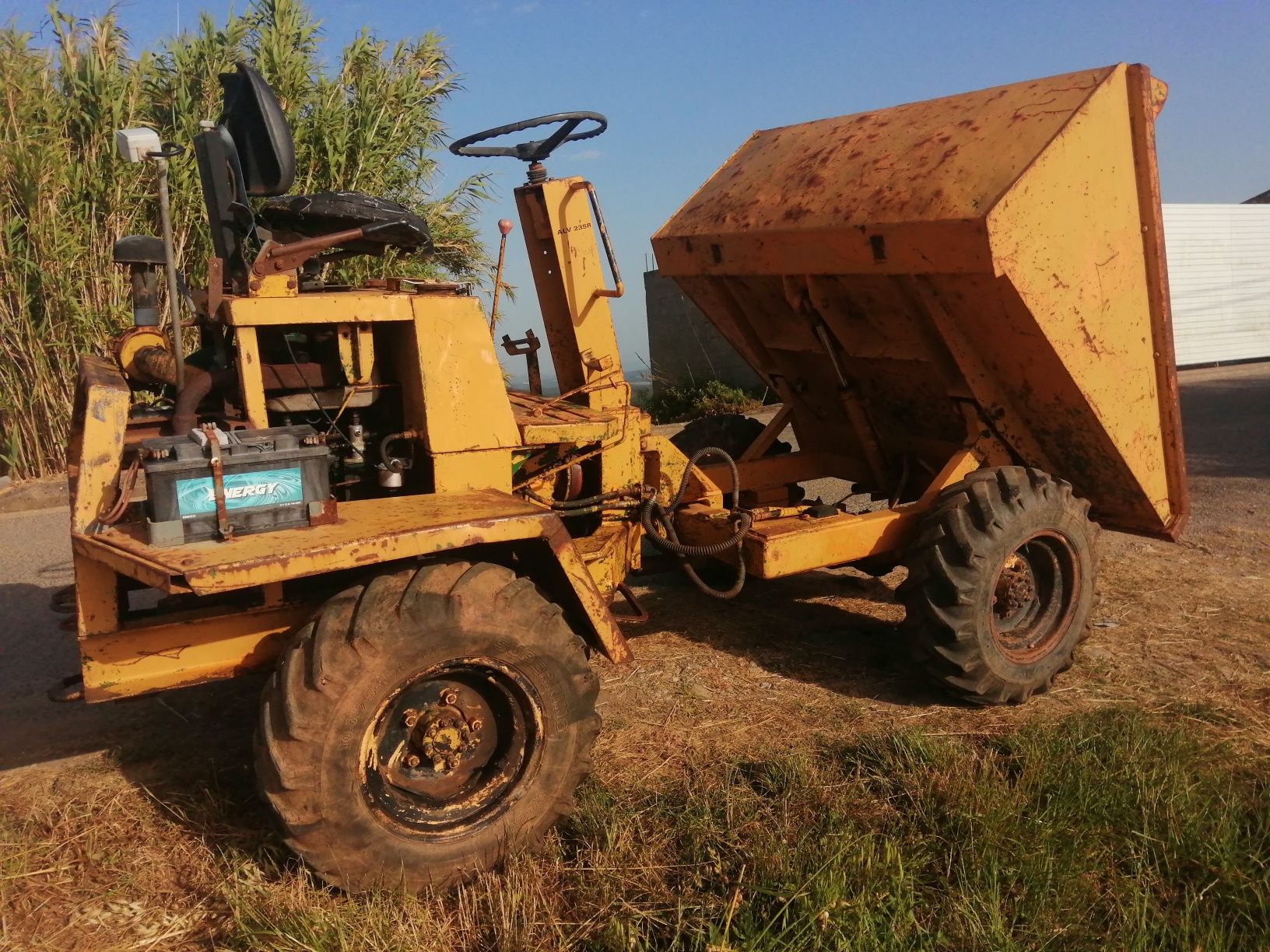 Dumper todo terreno 4+4 todo hidráulico