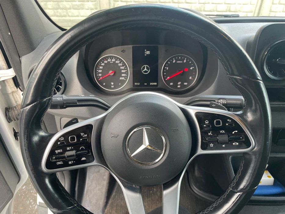 Mercedes Sprinter 317 automat, L4H2, hak 3,5 tony, webasto, winda