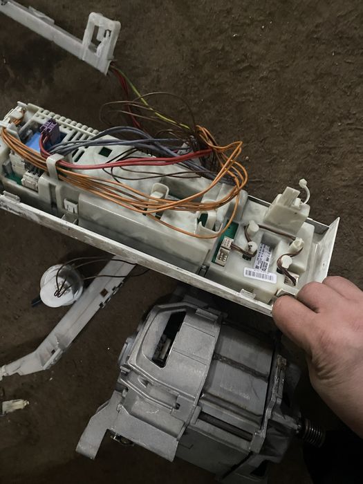 Мотор і плата з пральної машини simens WM12E193