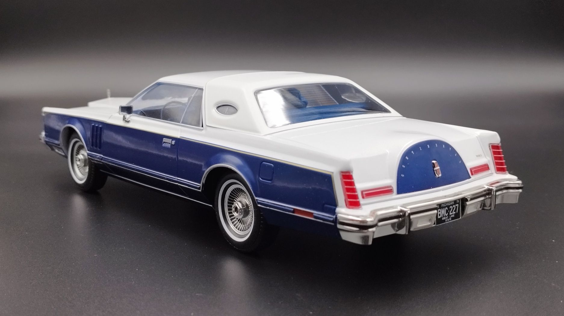 1:18 MCG 1978 Lincoln Continental Mark V Model nowy