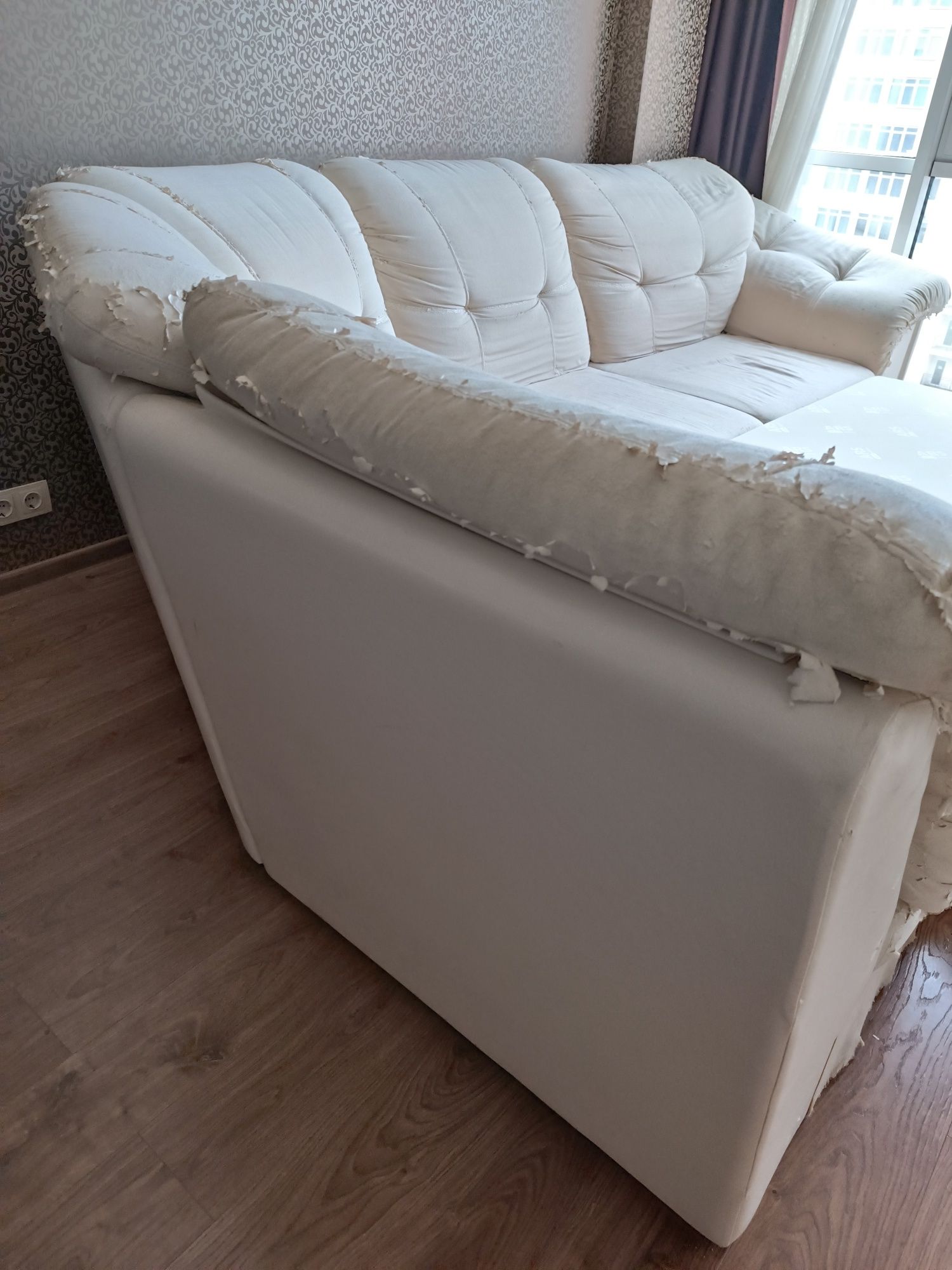 Большой диван  под перетяжку