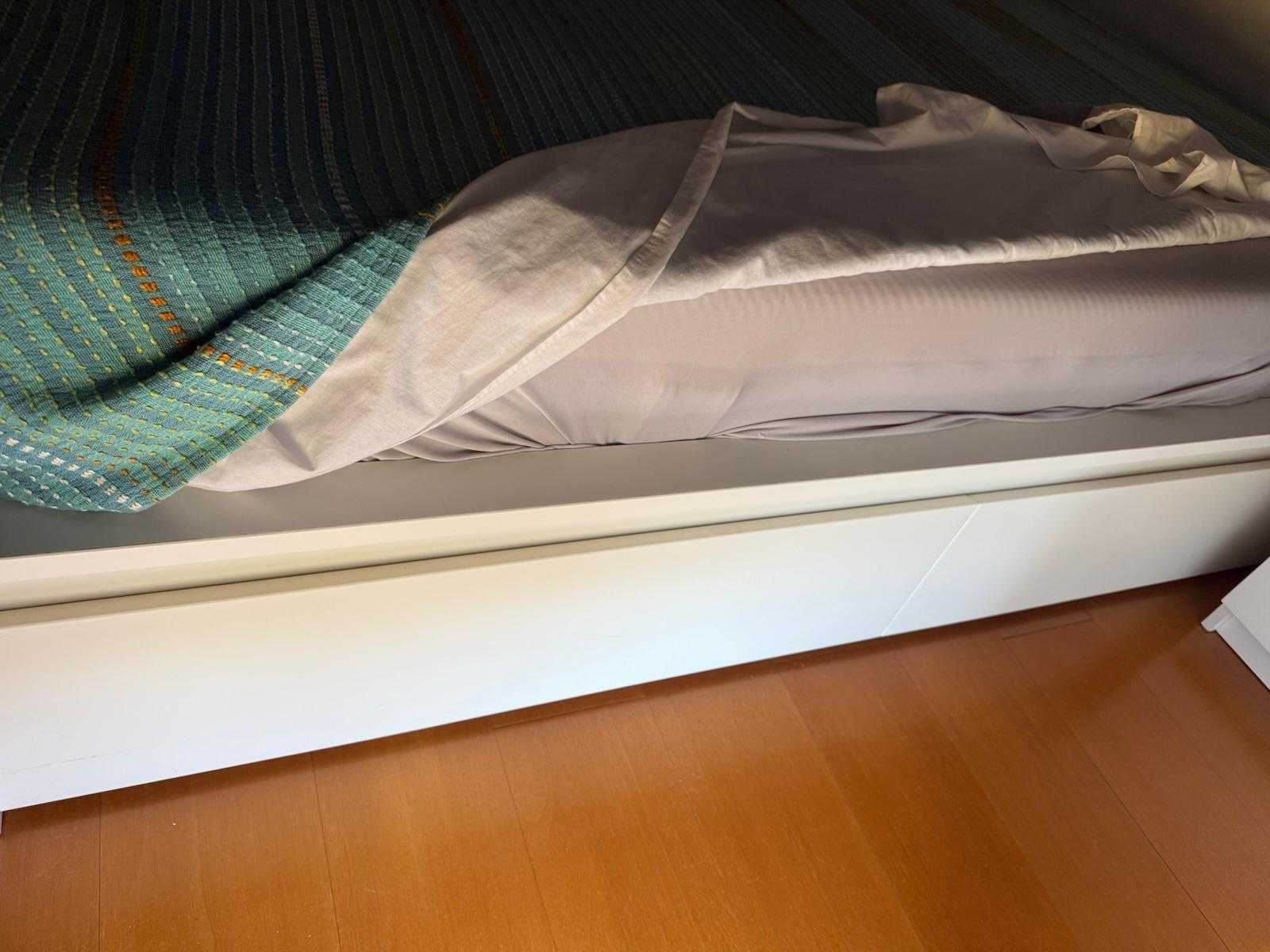 Mobília de Quarto - Cama + mesinhas de cabeceira com vidro + estrado