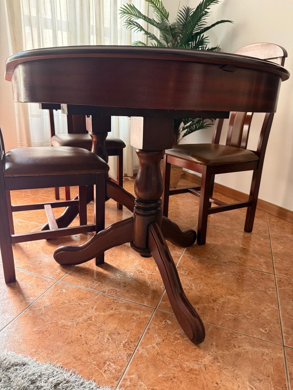 Mesa de jantar extensível + Cadeiras