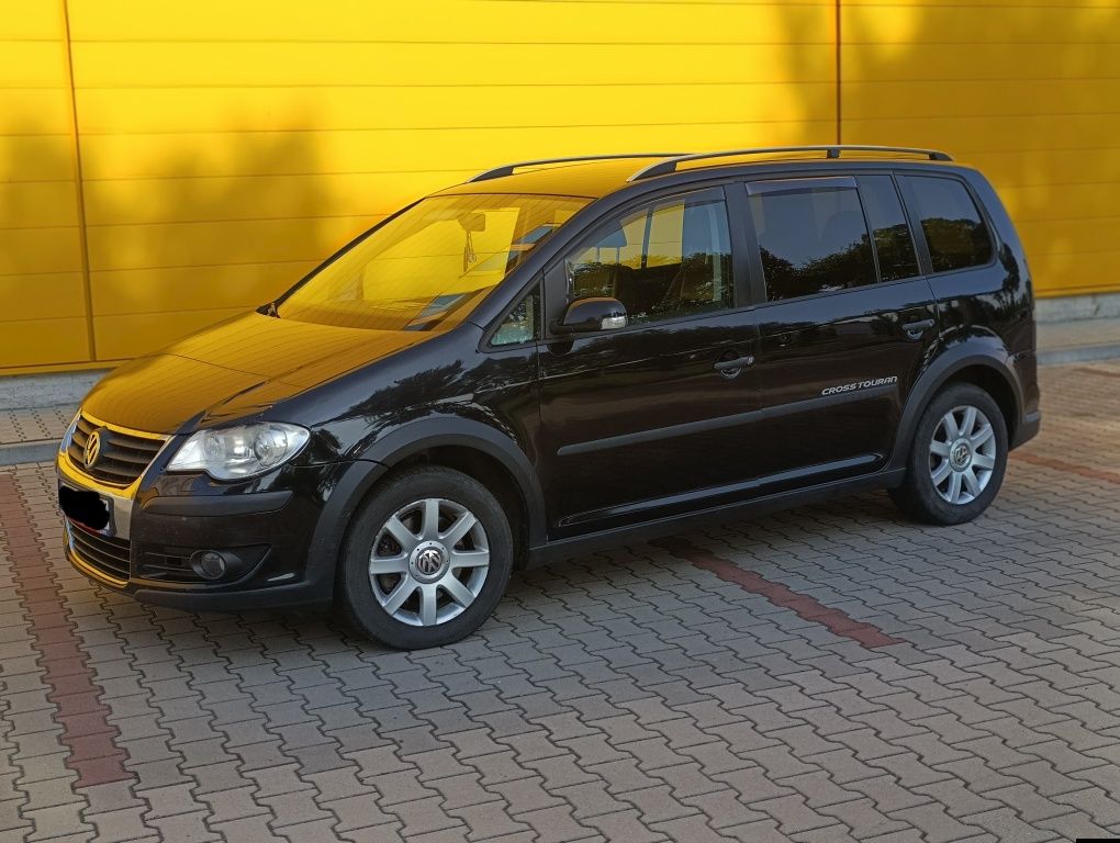 VW Touran Cross 200KM, możliwa zamiana z dopłatą