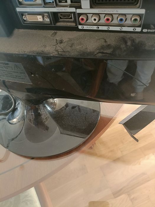 Televisor SAMSUNG T260HD com base de apoio para prateleira!