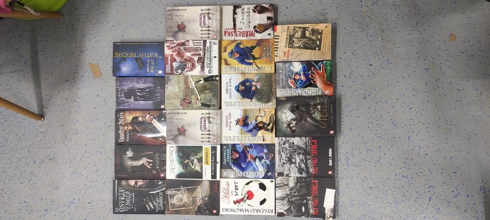 Zestaw książek 22 sztuki