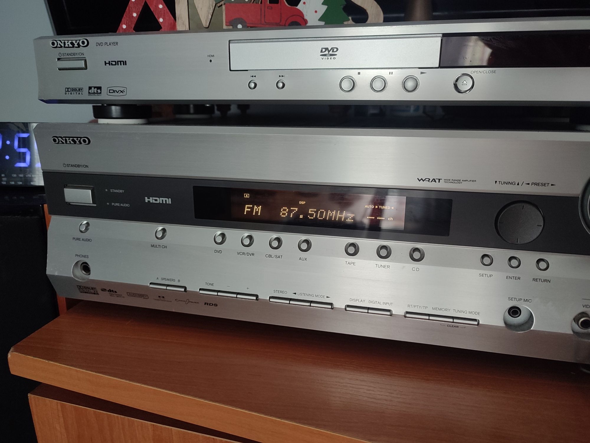 Zestaw amplituner  Onkyo wraz z DVD