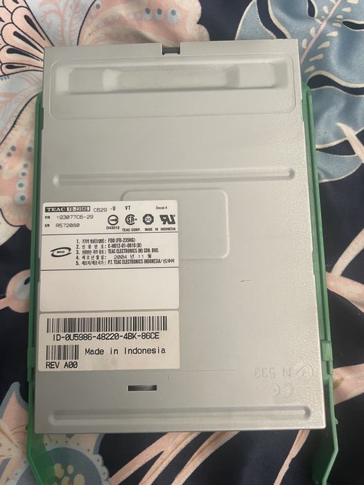 stację dyskietek (floppy drive) 3,5 cala