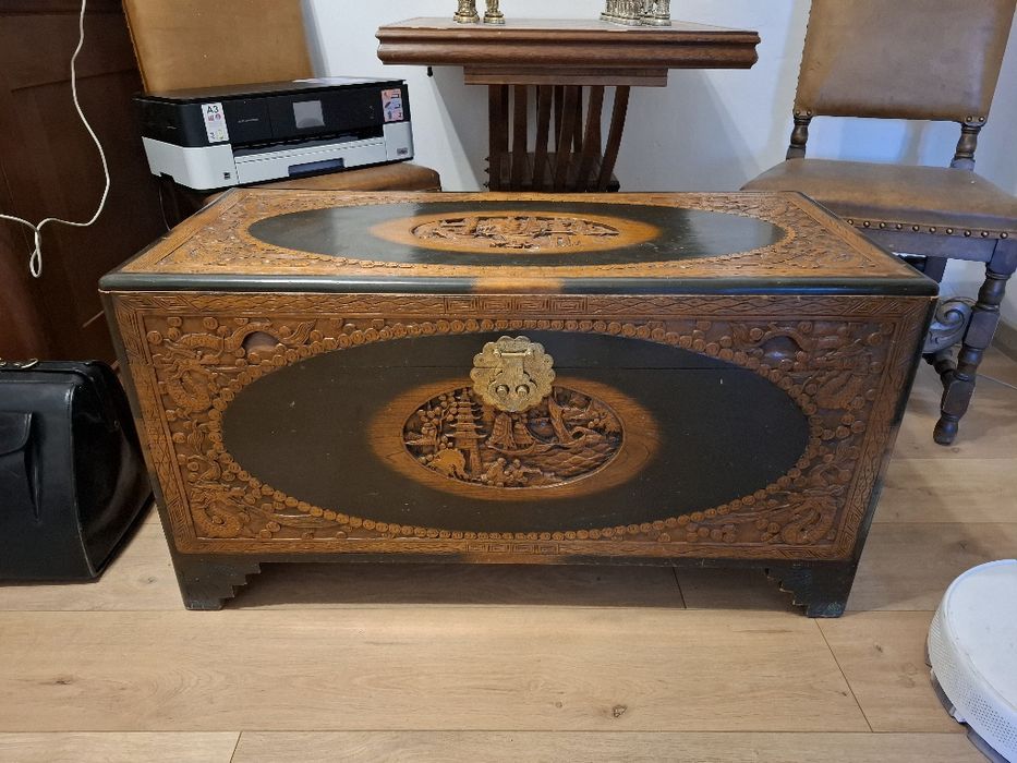 Kufer drewniany dekorowany, skrzynia