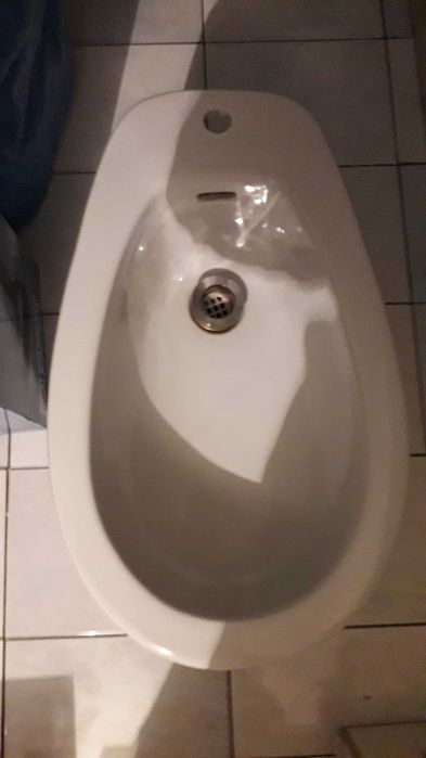 Bidet wolnostojący z baterią