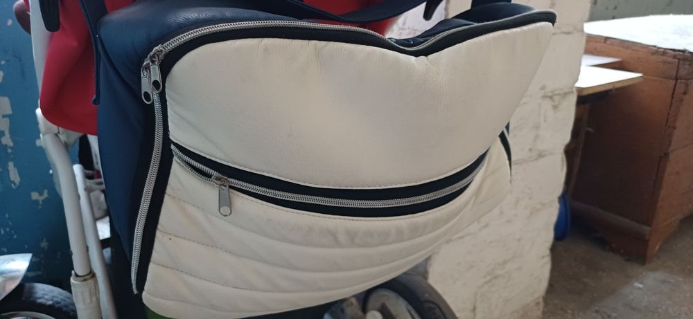 Продам всесезонную коляску 2 в 1 в очень хорошем состоянии недорого