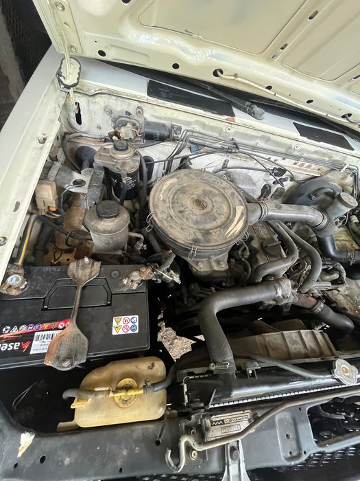 Carrinha Nissan D21 4x4 direção assistida 5 lugares