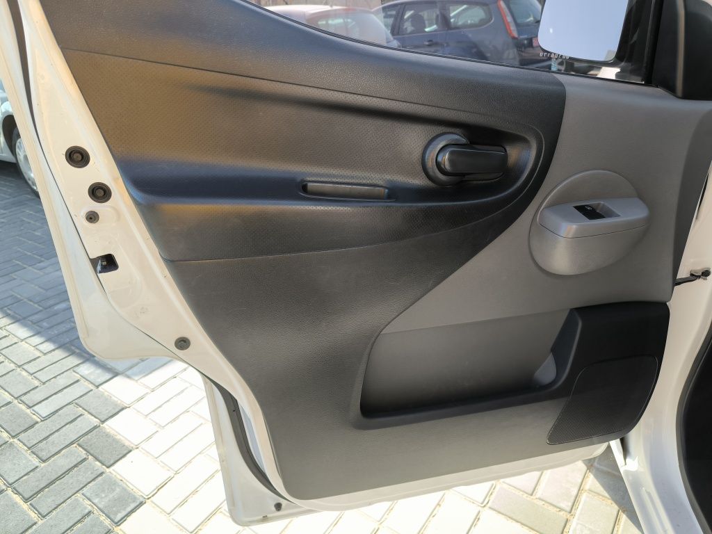 Продам Nissan NV200