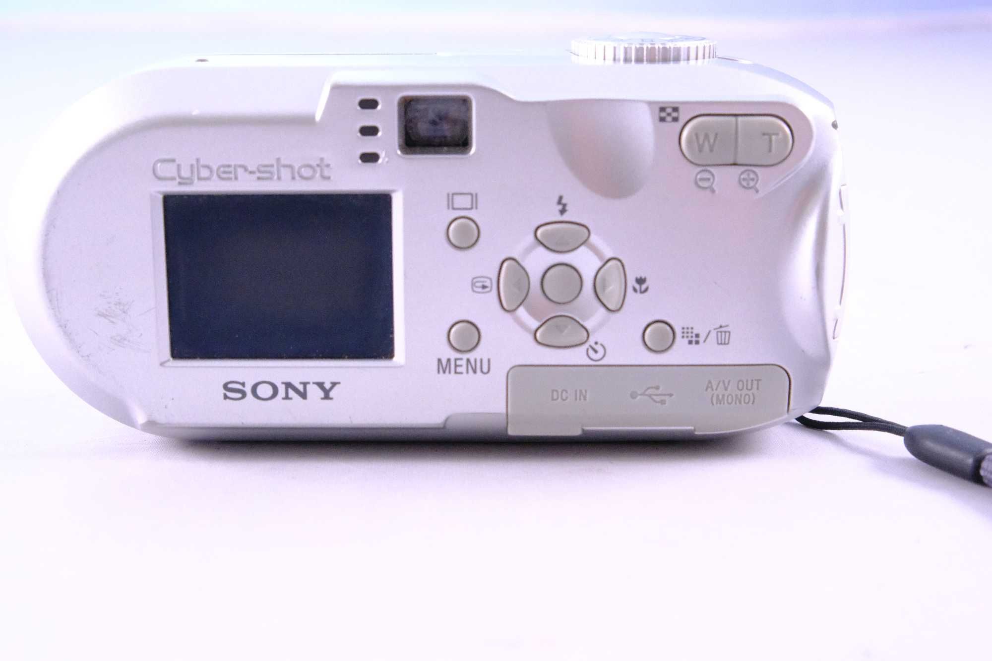 Sony Cyber-shot DSC-P73 – Y2K flash & vibes