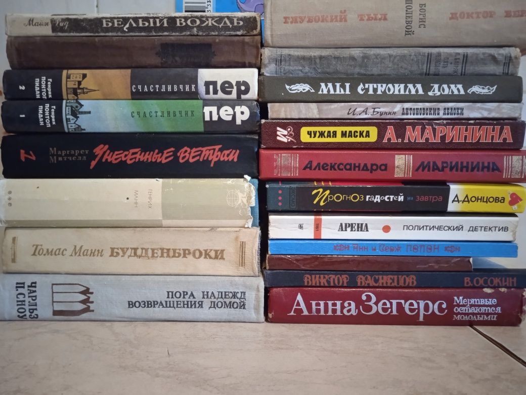 Книги, художня література, романи, повісті, оповідання, детективи