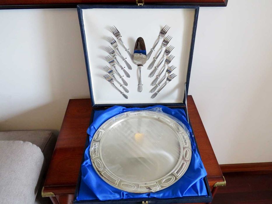 Conjunto de Talheres com Bandeja – em Estojo