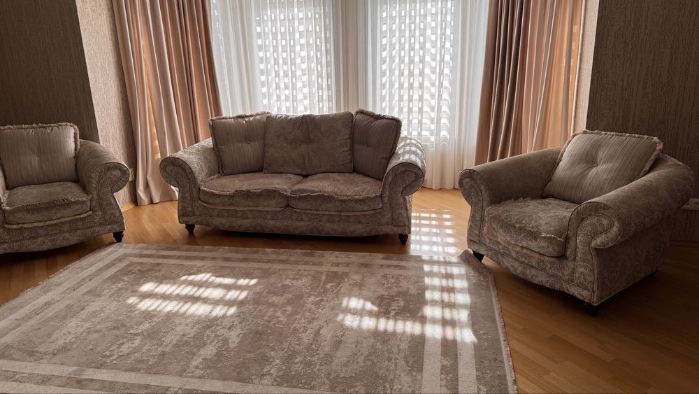 Диван та два крісла.Ціна  17000 тис. Гривень