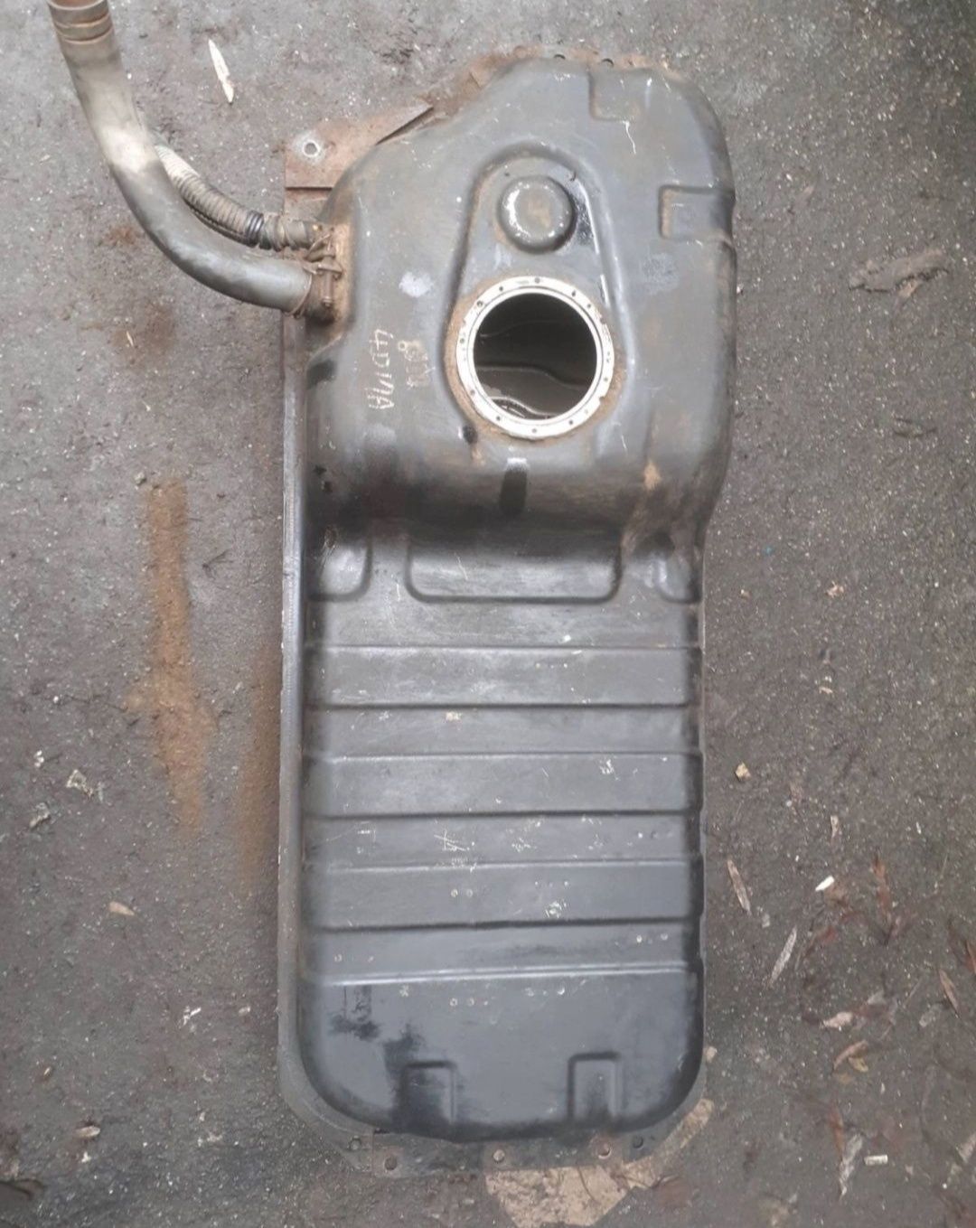 Новий та  б.у Паливний бак Kia Sorento 31110ЗЕ700 Соренто 31110-ЗЕ700