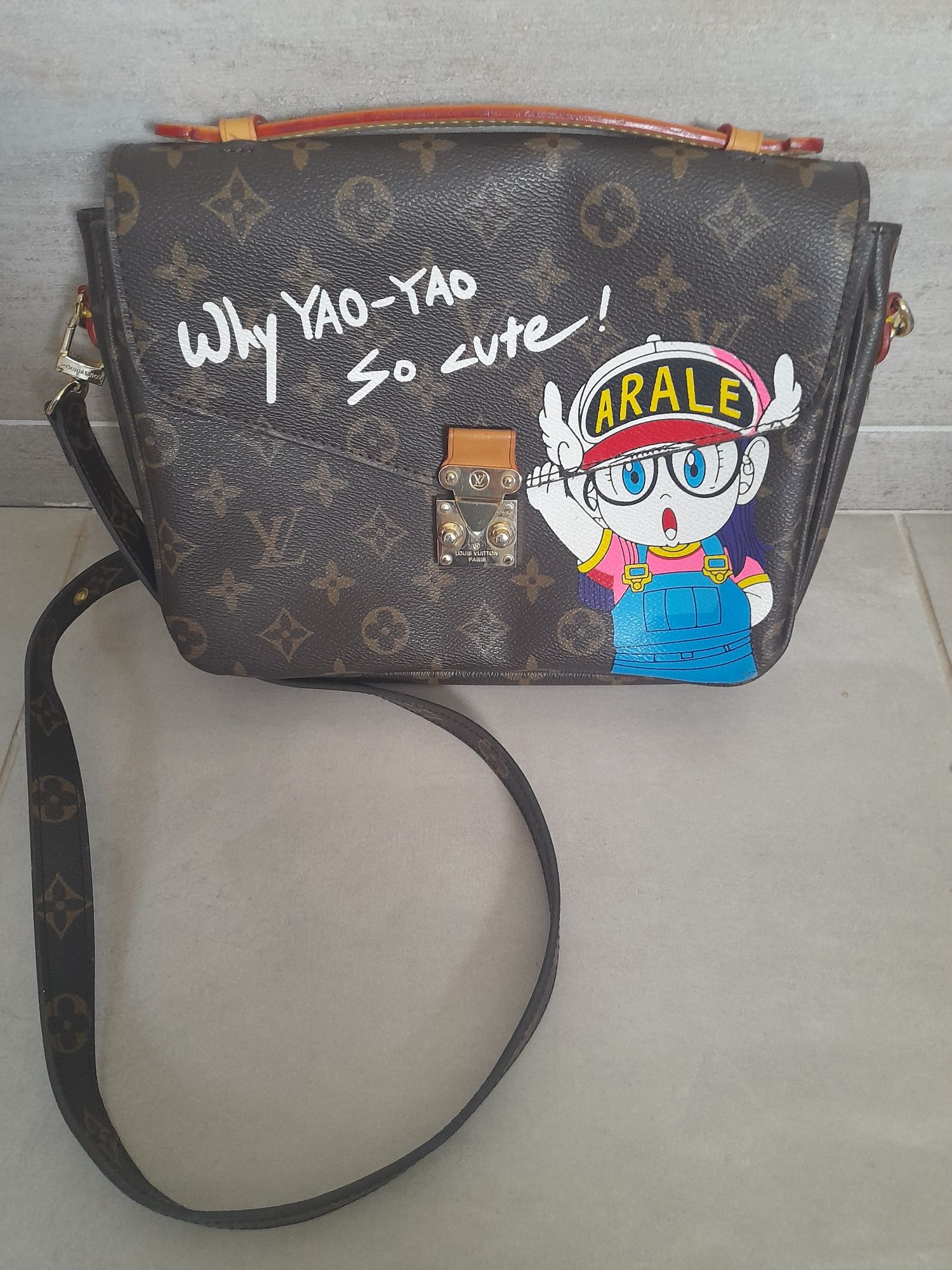 Сумка Louis Vuitton Pochette metis комікс