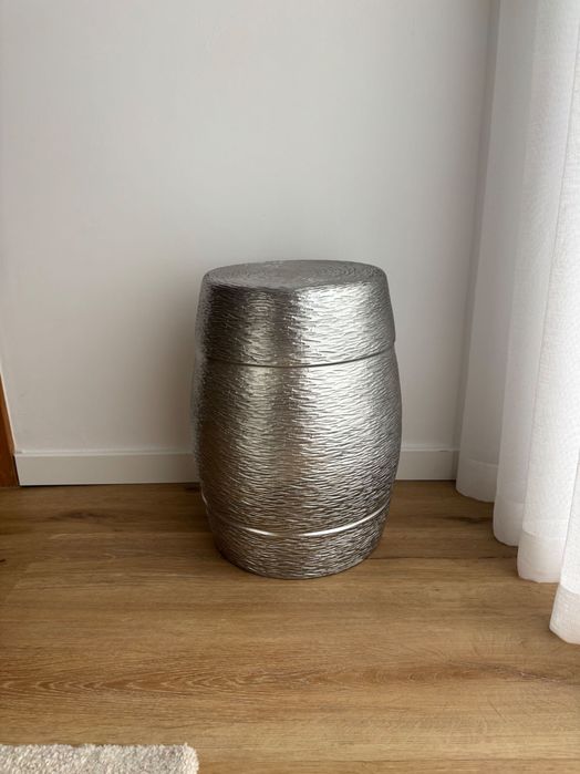 Banqueta em ceramica pintado prateado