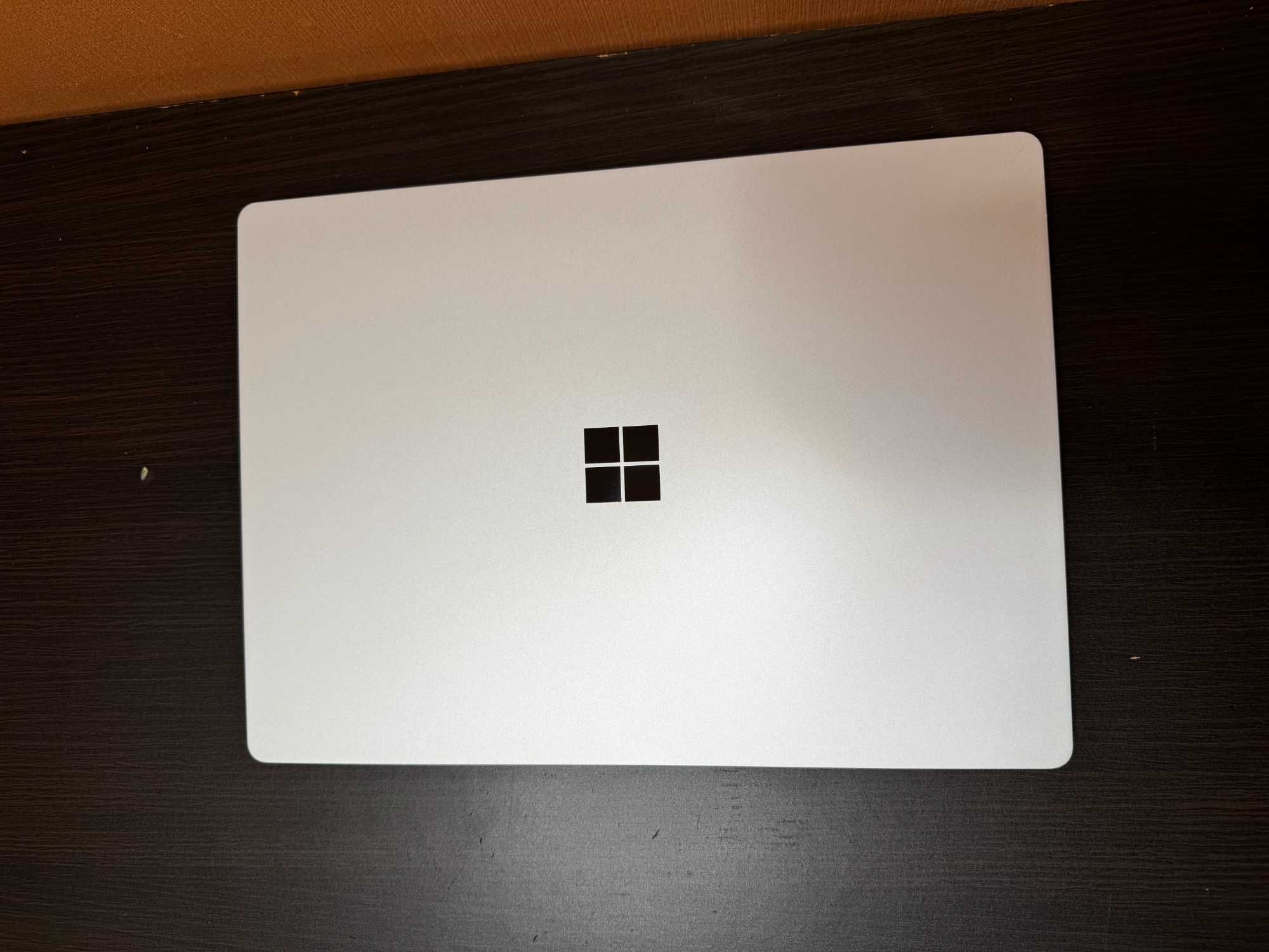 Microsoft Surface Laptop 2 Intel i-7 8th Gen 256/8 GB