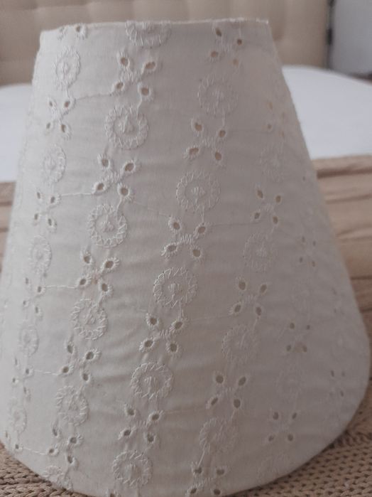 Abajour em bordado inglês