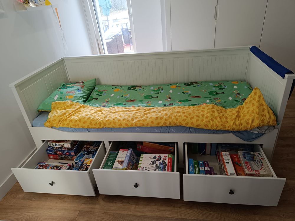 Cama ikea solteiro/casal Hemnes com 1 colchão