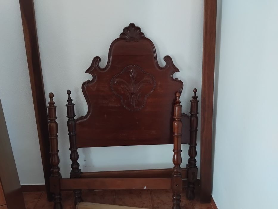 Cama de pessoa só