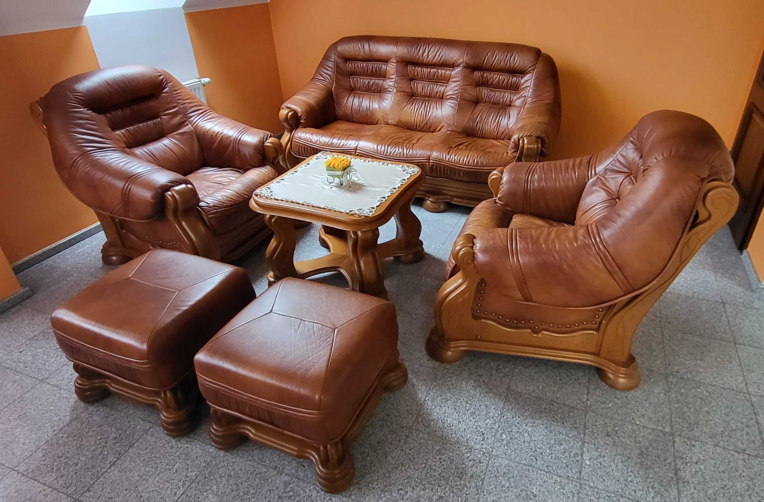 KLER zestaw- kanapa trójka, dwa fotele, dwie pufy i stolik dębowy
