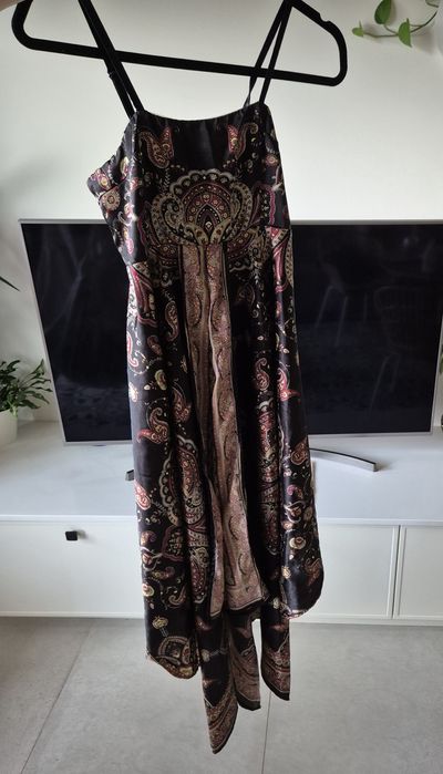 Czarna asymetryczna sukienka,Lila,r.M