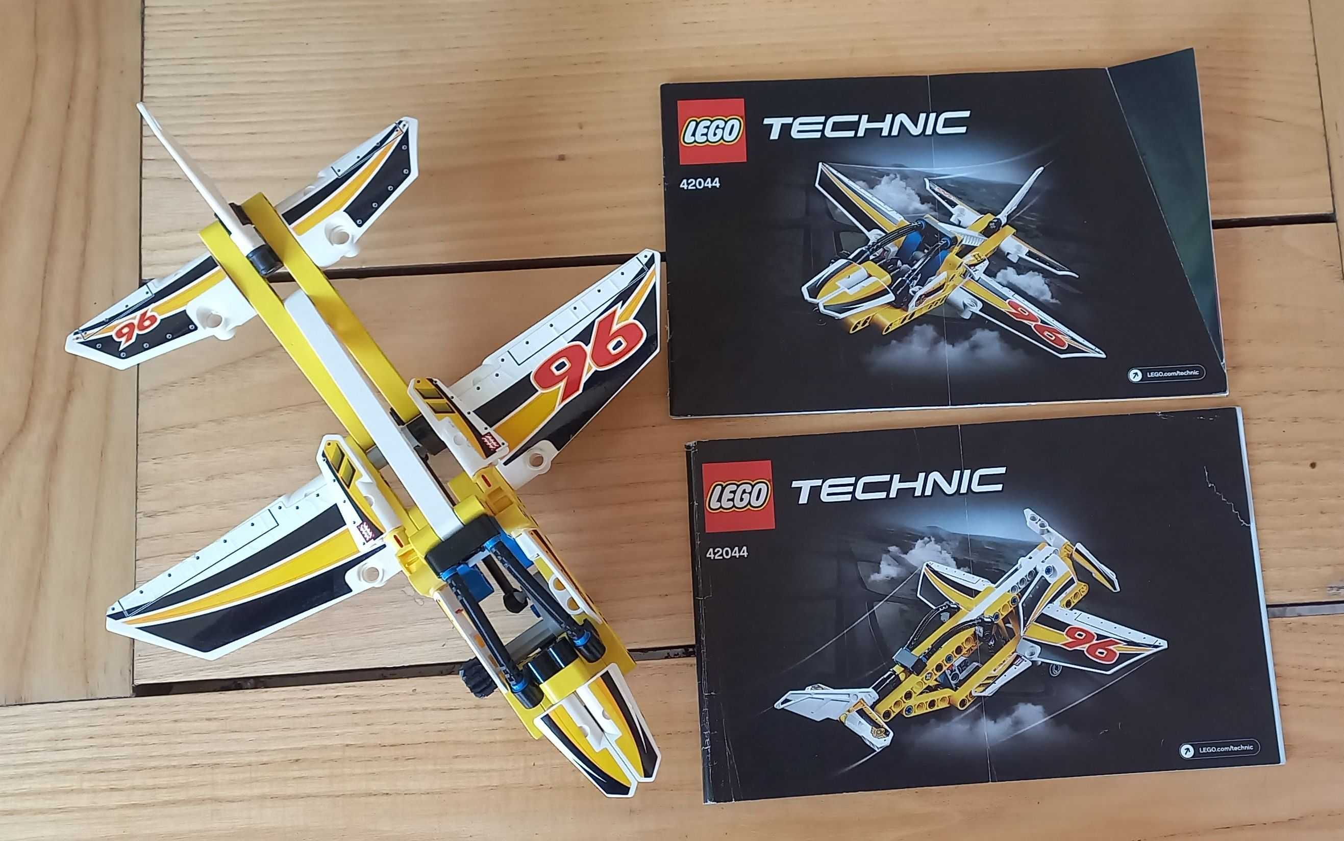 LEGO TECHNIC 42044 - Display Team Jet