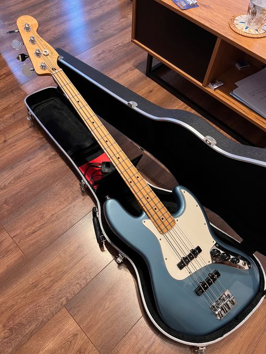 Fender Jazz Bass Player Tidepool + Hard Case