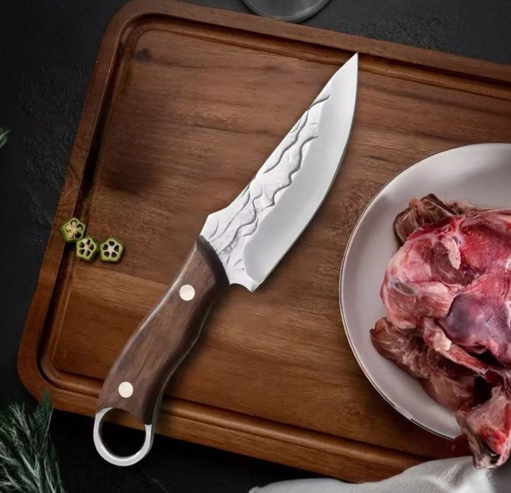 Ostry nóż myśliwski, wędkarski lub kuchenny z pożądanej stali