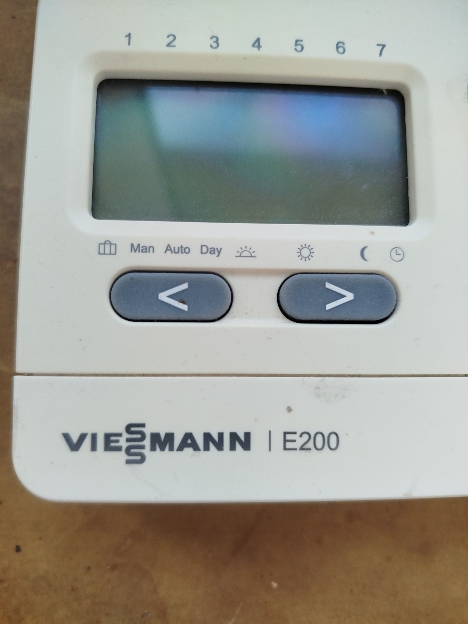 Sterownik pokojowy Viessmann E200 Eberle styk NO/NC beznapięciowy