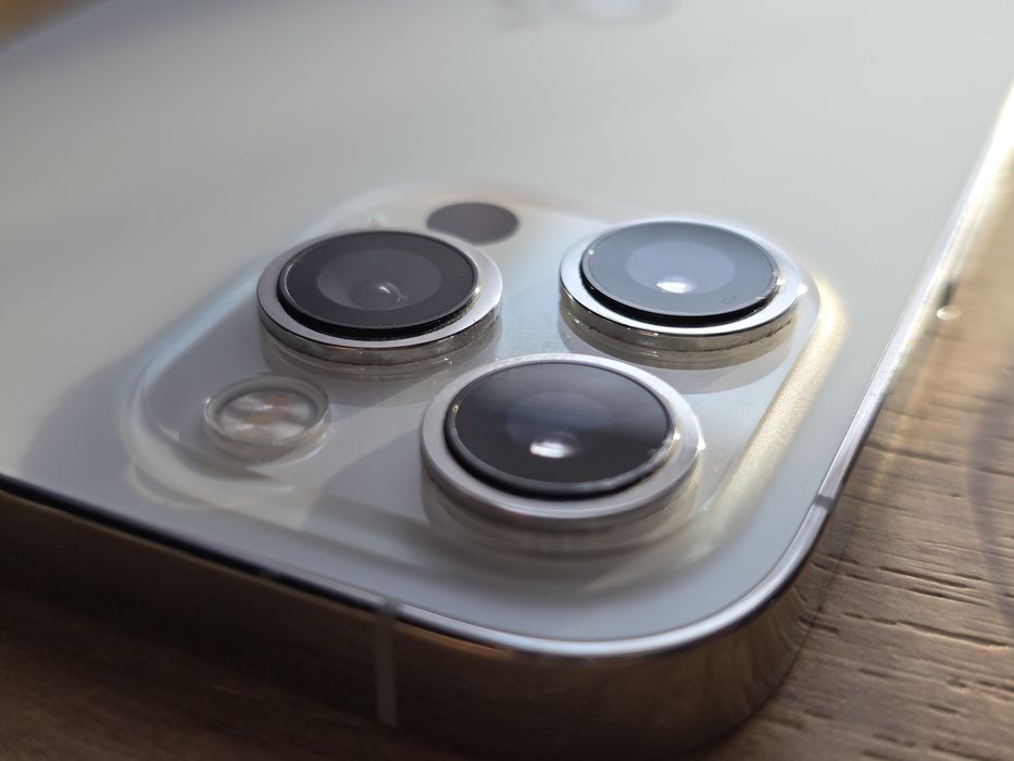 Zestaw: iPhone 12 Pro Max + Apple Watch 5 44mm