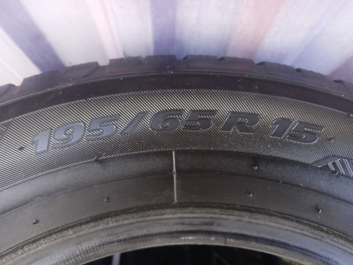 Продам комплект зимових шин Toyo Snowprox S943 195/65 R15