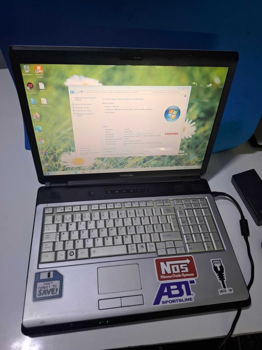 Toshiba L350 17" Ecrâ Grande Windows 7 3GbRam disco 250gb